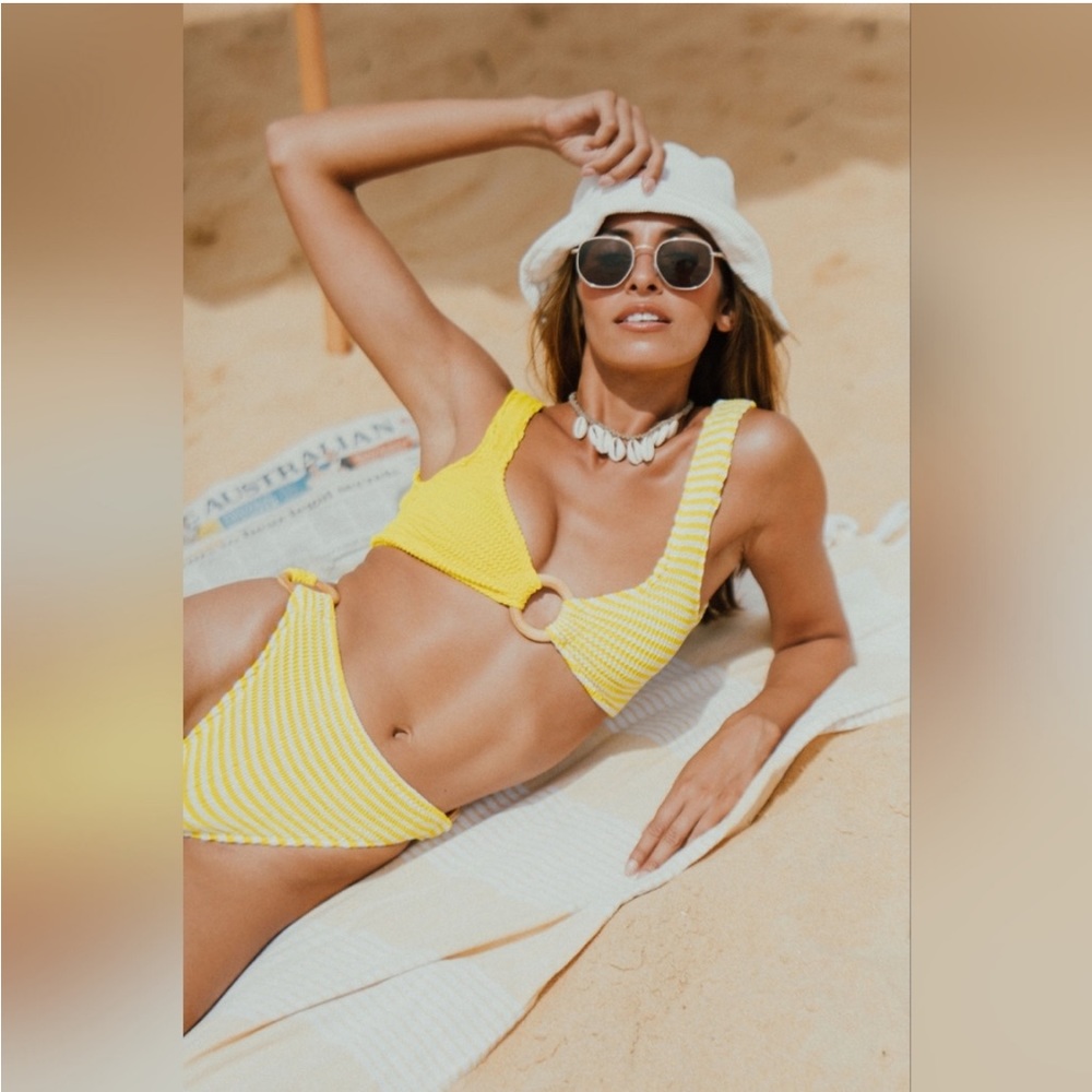 New with Tags Cleonie × Free People
Ripple bikini set Free People